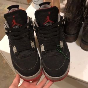 Air Jordan 4 Bred